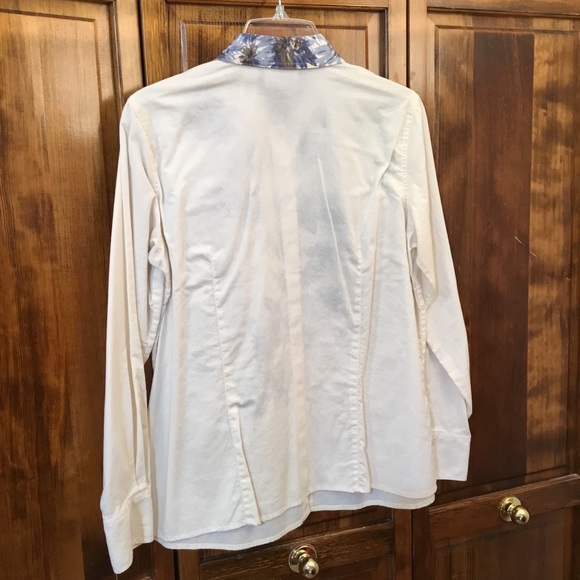 OFFER $10 =Lovely floral print button down shirt, size SP, NWT, - Picture 3 of 3